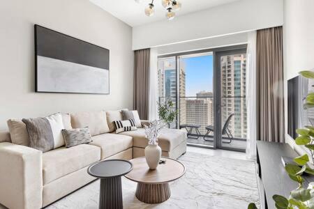 هتل سیلک هاوس در برج رویال، استنونگ 1 بی آر در داون تاون پریمیوم تاور - Silkhaus in Burj Royale, stunning 1BR in Downtown premium tower
