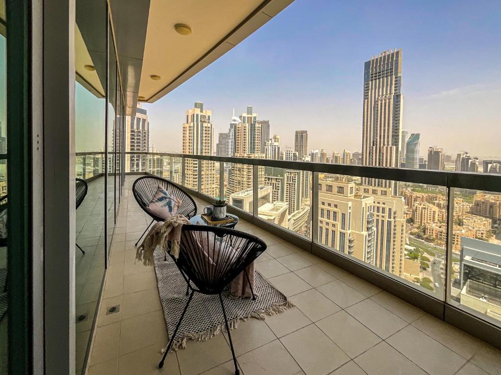 هتل های گستس - عربسک آپت ویت پرایوت جکوزی اند ترس - HiGuests - Arabesque Apt with Private Jacuzzi and Terrace