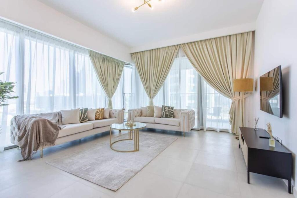 هتل ۳BR آپارتمان فیسینگ دبی مال ۵ مین والک تو برج خلیفه - 3BR Apartment Facing Dubai Mall 5 Min Walk To Burj Khalifa
