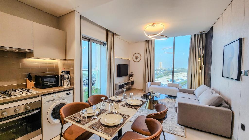 هتل استی بای لاتینم لاکچری 2 بی آر هالی دی هوم سی وی بی 601 نیار برج خلیفه - STAY BY LATINEM Luxury 2BR Holiday Home CV B601 near Burj Khalifa