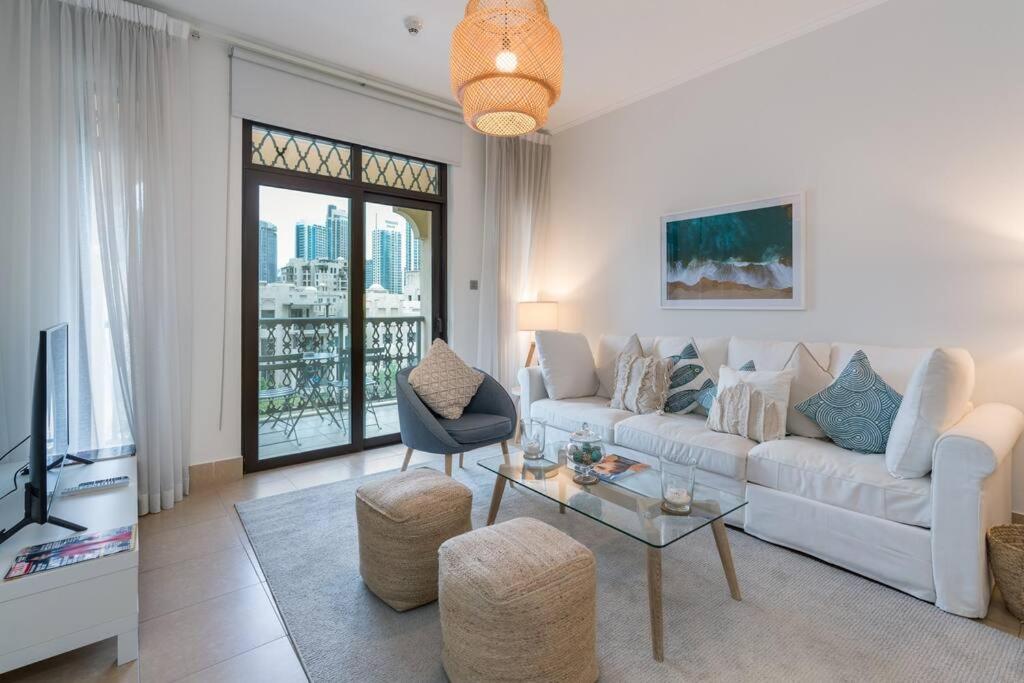 هتل اسپیشس تو بد وید برج ویو دوان تاون دبی - Spacious 2Bed with Burj View Downtown Dubai