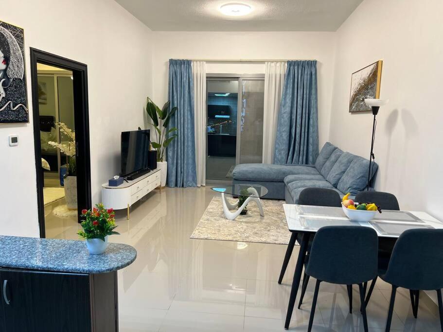 هتل اسپیشس کُزی براند نیو 1 بیدروم آپارتمان - Spacious Cozy Brand New 1 Bedroom Apartment