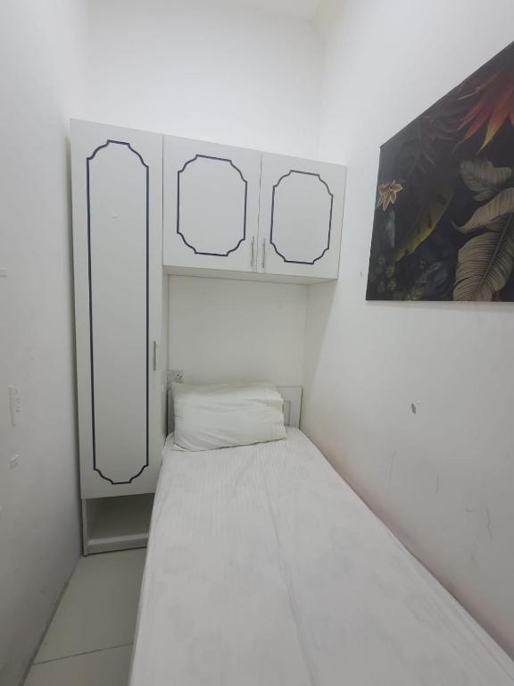 هتل کیوت رومز اند سمول پارتیشنز فور گرلز این دبی - فیمل گستس اونلی فتیات فقط - Cute Rooms and Small Partitions for Girls in Dubai- Female guests only فتيات فقط