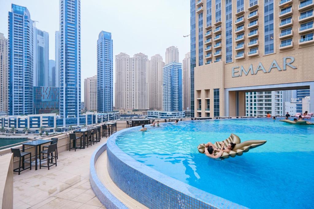 هتل لاگژریس 1 بی آر های-فلاور ویت برتتکینگ مارینا ویوز اَت ذ آدرس مارینا - Luxurious 1 BR High-Floor with Breathtaking Marina Views at The Address Marina