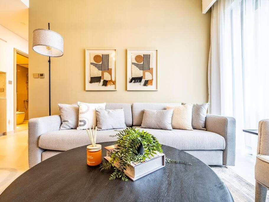 هتل ذ داونتاون دریمر: آ ترندی 1 بی آر نیر دبی مال - The Downtown Dreamer: A Trendy 1BR near Dubai Mall