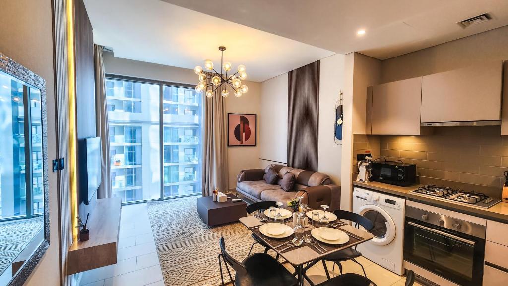 هتل استی بای لاتی نم لاکچری وان بی آر هالیدی هوم سی وی آر بی 1602 نییر برج خلیفه - STAY BY LATINEM Luxury 1BR Holiday Home CVR B1602 near Burj Khalifa