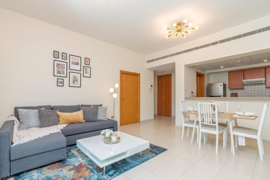 هتل ایزی کلیک - گلیمینگ اند برایت 1 بد برند نیو فرنیشینگ - Easy Click - Gleaming and Bright 1 Bed Brand New Furnishing