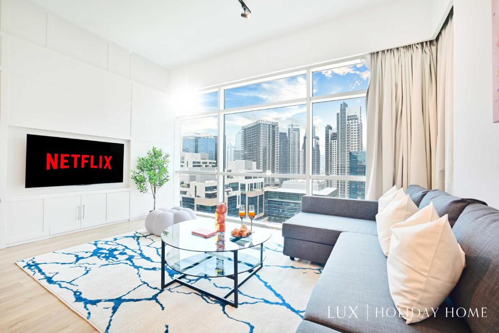 هتل لاکس بی اسکوئر برج خلیفه ویو سوئیت - LUX Bay Square Burj Khalifa View Suite