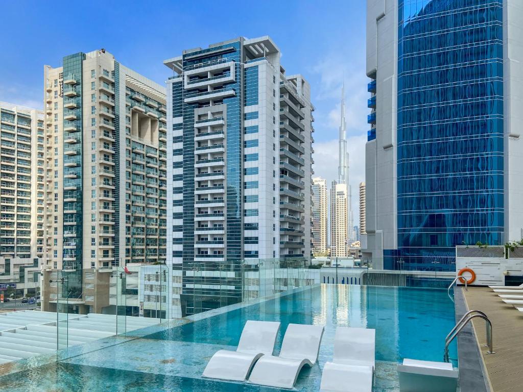هتل وِل هُم - آپولنت ریتریت ویت پانورامیک سیتیسکیپ ویوز - WelHome - Opulent Retreat With Panoramic Cityscape Views
