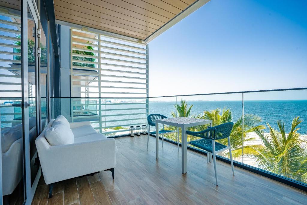 هتل نسما لاکچری استیز - گورجس واترفرانت آپت ویت اینکریدبل سی ویوز - Nasma Luxury Stays - Gorgeous Waterfront Apt With Incredible Sea Views
