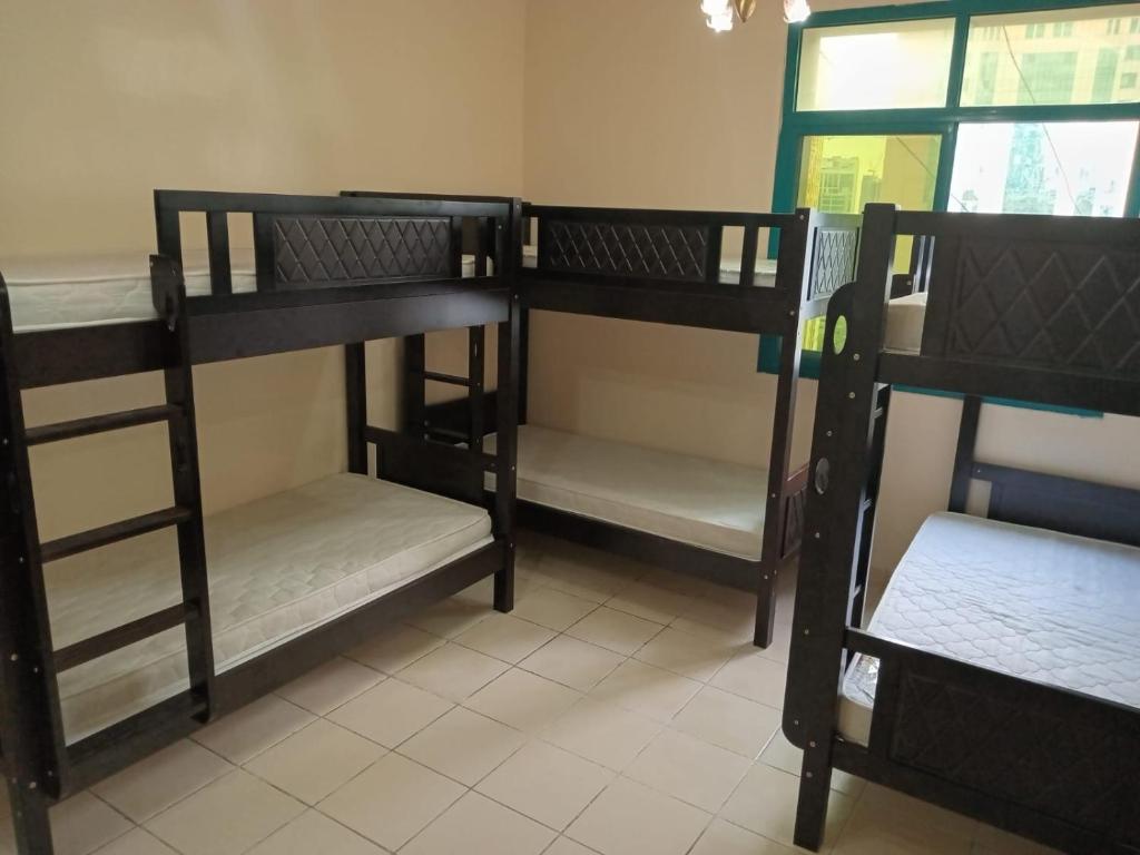 هتل شرینگ بد اسپیس فور میل نییر دبی باس استاپ SHARING BED SPACE FOR MALE near DUBAI BUS STOP