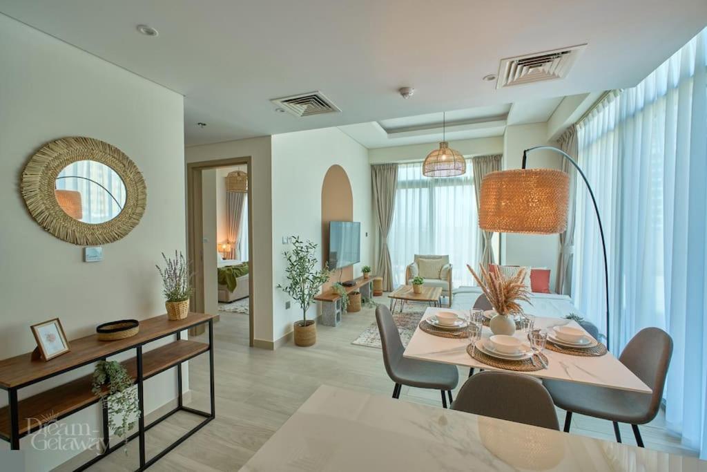 هتل بریت 1BDR مسیو تراس اوورلوکینگ داون تاون - Bright 1BDR Massive Terrace Overlooking Downtown