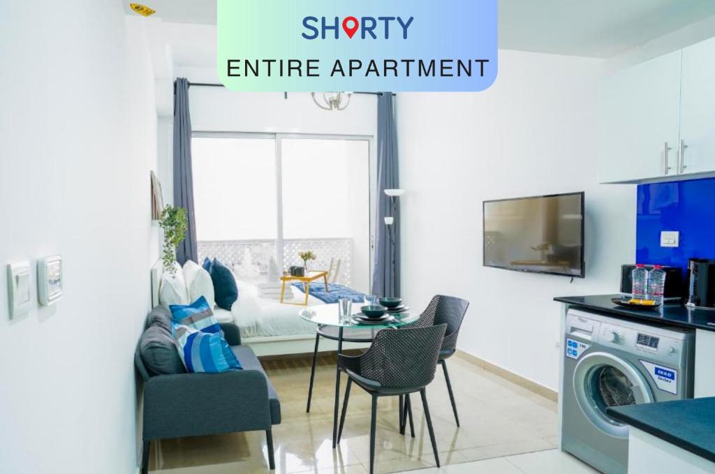 هتل دسکاور اوربان بلیس شیک استودیو لیوینگ این جی وی سی وایبرنت هاب - Discover Urban Bliss Chic Studio Living in JVC Vibrant Hub