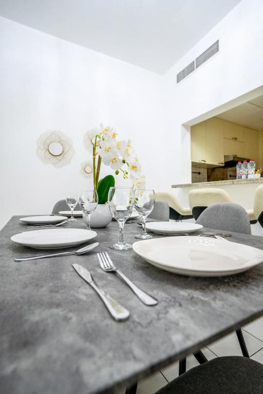 هتل تانین - اکسکوزیت مارینا ویو آپارتمان ویت بالکنی - Tanin - Exquisite Marina View Apartment With Balcony