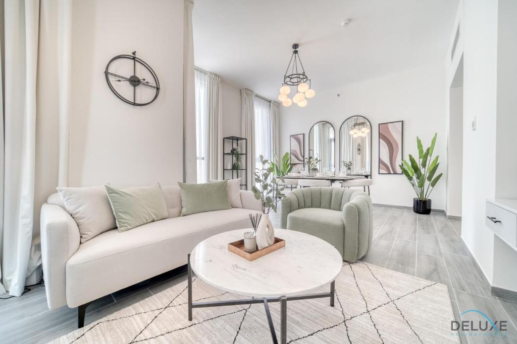 هتل سوآو 2BR ویت اسیستنت روم ات مسک 1 میدوون دبی پروداکشن سیتی بای دلاکس هالیدی هومز - Suave 2BR with Assistant Room at Mesk 1 Midtown Dubai Production City by Deluxe Holiday Homes