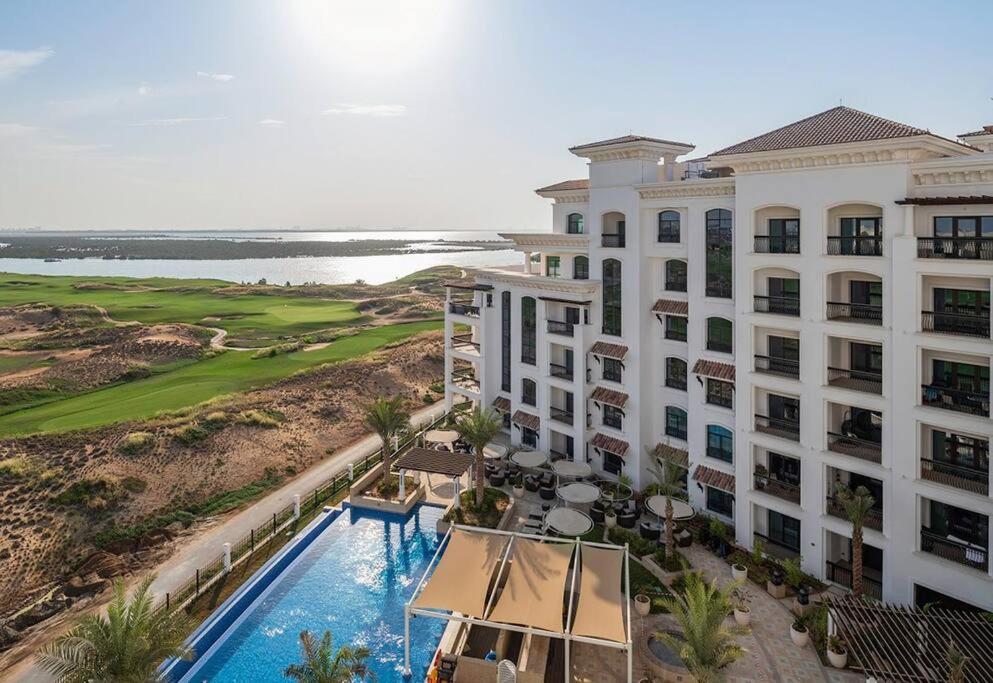 هتل لاکسوریس 4 بد آپارتمان آن یاس آیسلند، ابوظبی - Luxurious 4 bed apartment on Yas Island, Abu Dhabi