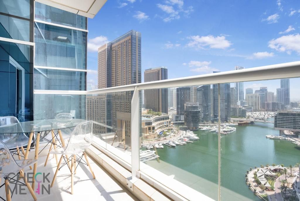 هتل لاکچری 2BR ویت برتیکینگ دبی مارینا ویوز - Luxury 2BR with Breath-taking Dubai Marina Views