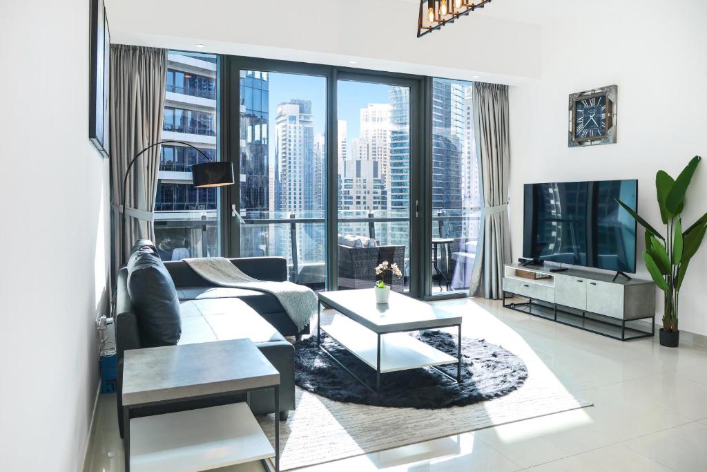 هتل پانورامیک لوکس 1BR ویت برتھتیک ویوز ات دبی مارینا نیر JBR - سیلورین تاورز - Panoramic Luxe 1BR with Breathtaking Views at Dubai Marina Near JBR - Silverene Towers