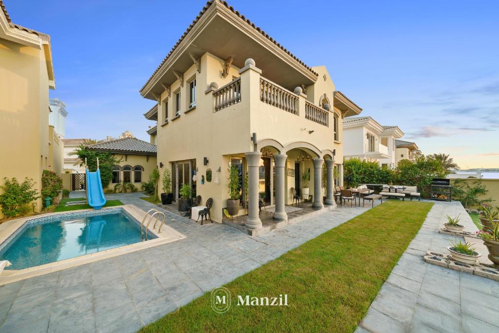 هتل منزیل - الترا لاکچری 5بی‌آر ویلا وید پول اند بیچ آکسس این پالم جمیرا Manzil - Ultra Luxury 5BR Villa with Pool and Beach Access in Palm Jumeirah