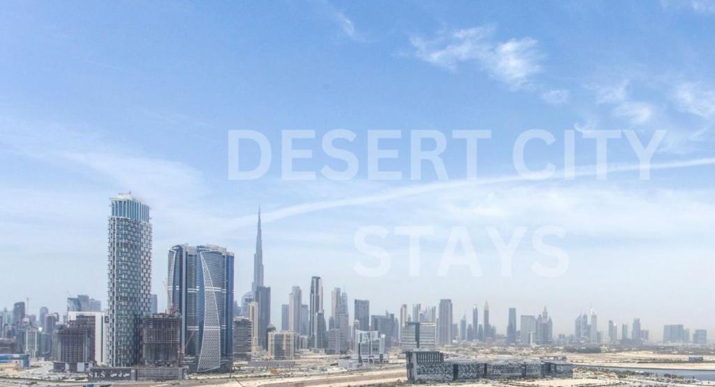 هتل 2 بید این صبا کریک ویستا ریزرو وید برج خلیفه ویوز هاستد بای دزرت سیتی استیز - 2 Bed in Sobha Creek Vista Reserve with Burj Khalifa views hosted by Desert City Stays