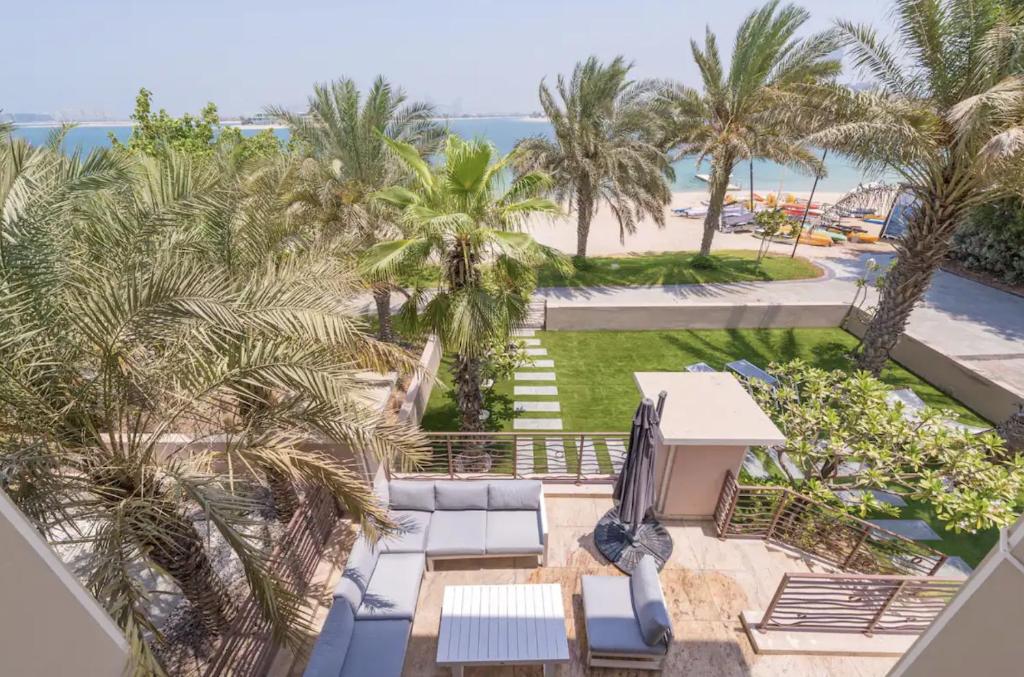 هتل 6 بد روم ویلا ویت پرایوت بیچ اند پول - 6 Bedroom Villa with Private Beach and Pool