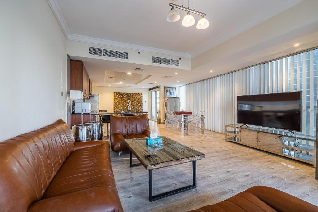 هتل لک ویوز آپارتمان در جی ال تی - Lake Views Apartment in JLT