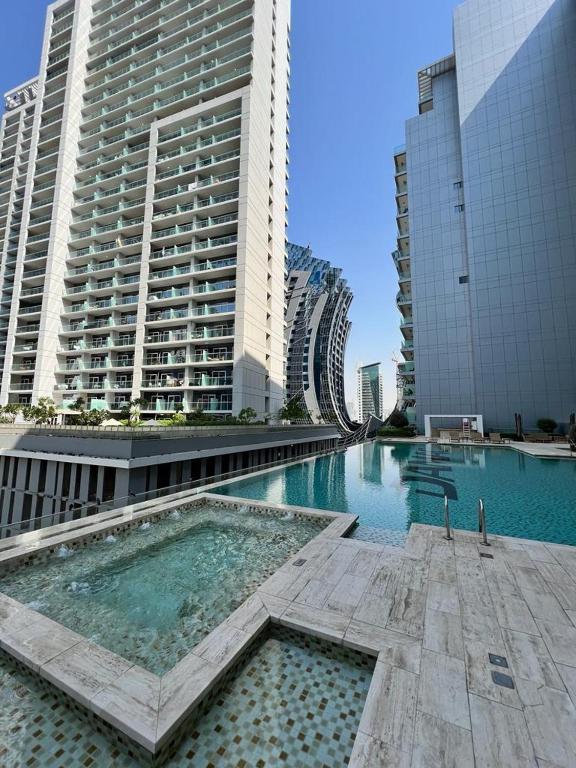 هتل 5 استودیو، 10 دقیقه پیاده تا دبی مال، 1 دقیقه به بی اسکوئر - 5* Studio, 10min walk to Dubai Mall, 1min Bay Sqr