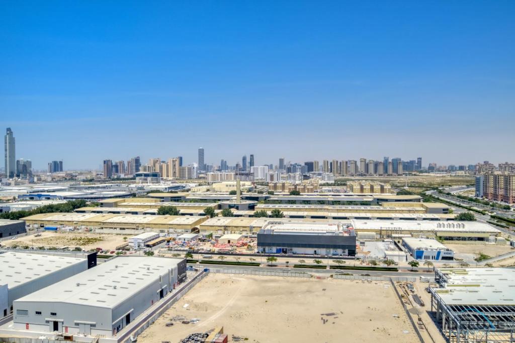 هتل ترانکیل 2بی آر ویت اسیستنت روم ات مسک 1 میدتاون دبی پرودکشن سیتی بای دلاکس هالیدی هومز - Tranquil 2BR with Assistant Room at Mesk 1 Midtown Dubai Production City by Deluxe Holiday Homes