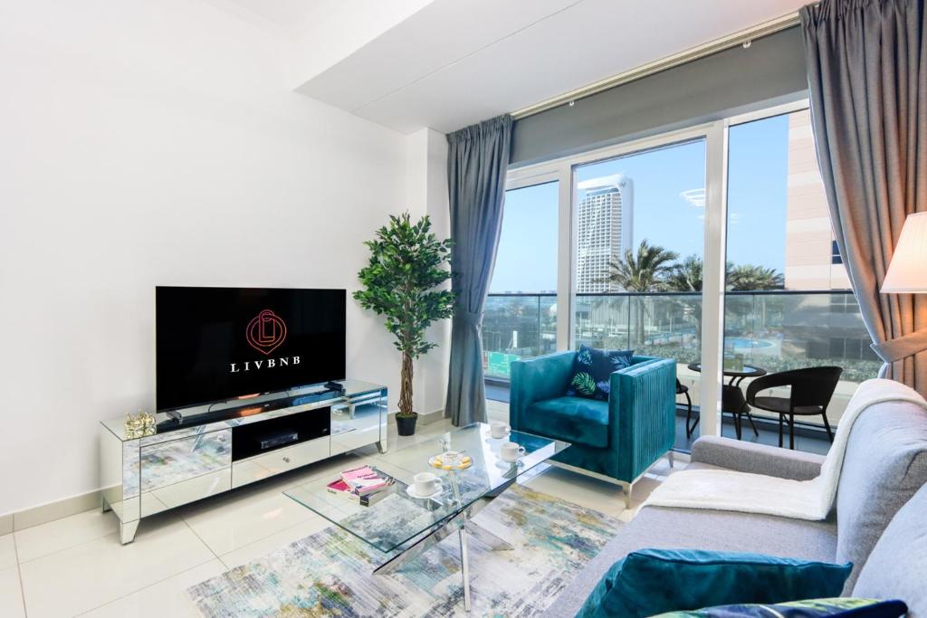 هتل اسپکتاکولار 1بی آر این دماک هایتز بای لیو بی ان بی - Spectacular 1BR in Damac Heights by Livbnb