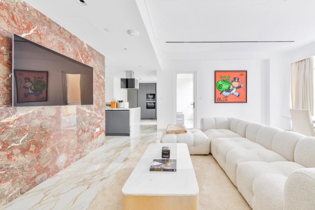 هتل سانینگ 1بی آر این بحار نییر جی بی آر بیچ - Stunning 1BR in Bahar near JBR Beach