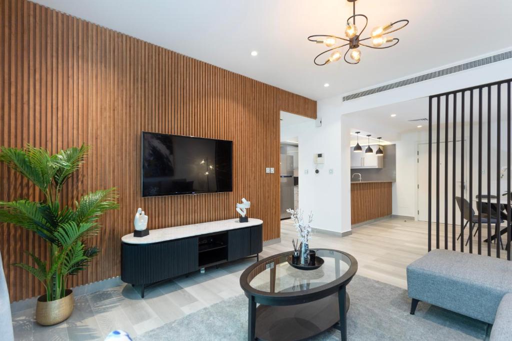 هتل مدرن برند نیو 1 بی آر هالیدی هومز ات گرینز - Modern Brand New 1BR Holiday Homes at Greens