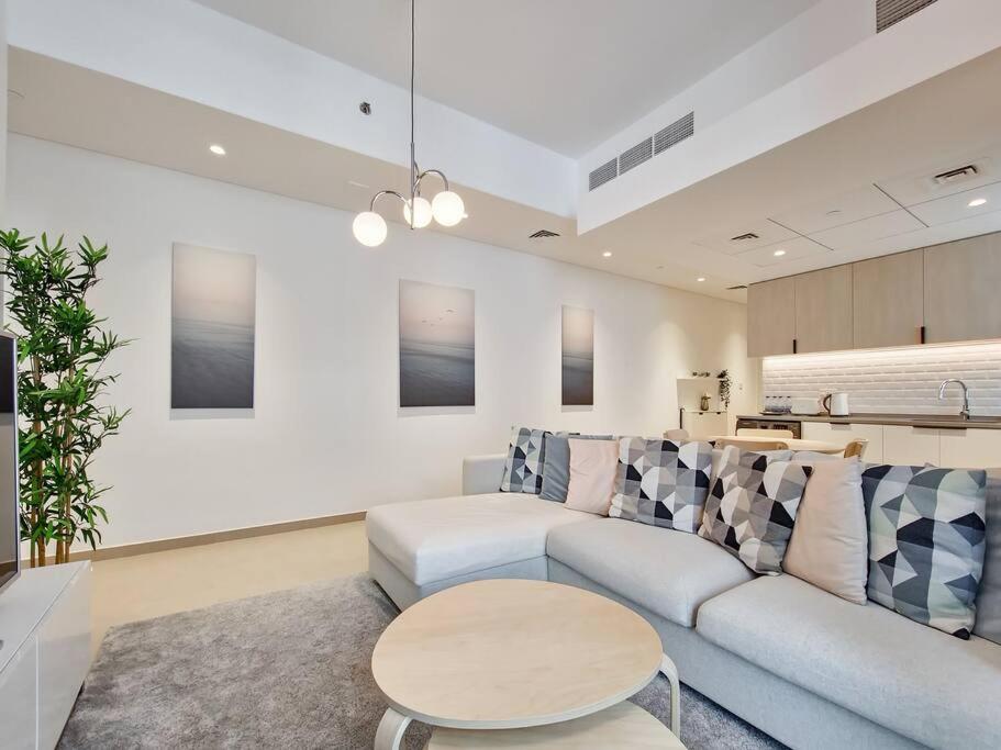 هتل مدرن اند استایلیش 1 بد روم این بلگرایا هایتس 1 جی وی سی - Modern and stylish 1 bedroom in Belgravia Heights 1 jvc
