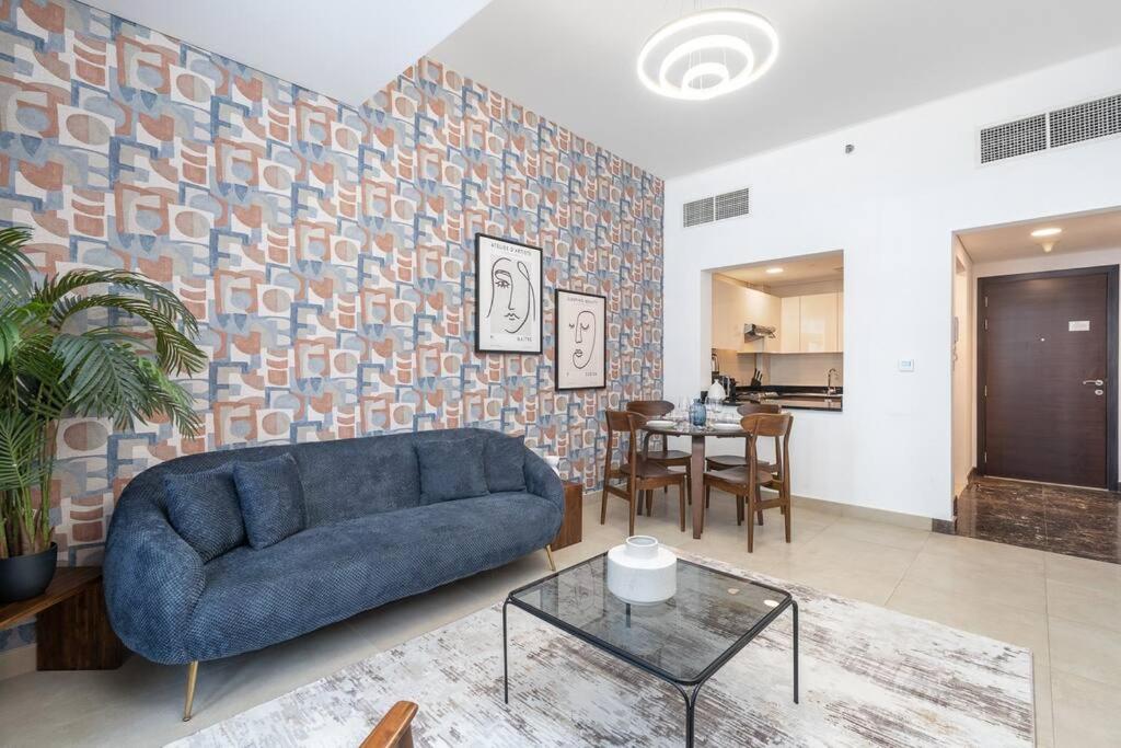 هتل کالر فول جیومتریک آپارتمنت این دبی مارینا - Colorful Geometric Apartment in Dubai Marina