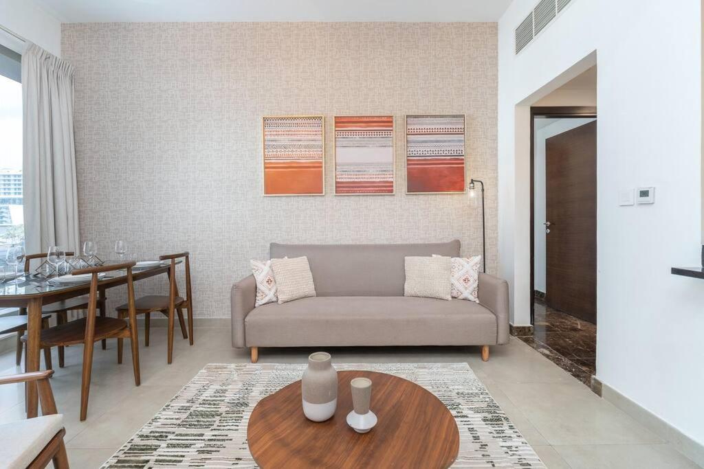 هتل کالر فول آپارتمنت وید آ گورجس مارینا ویو - Colorful Apartment with a Gorgeous Marina View