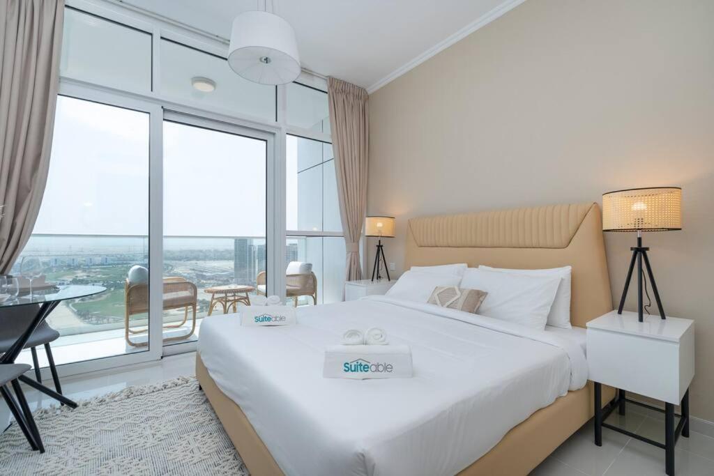 هتل ریلکسانگ گلف ریتریت بای سوئیتبل اینتریورز - Relaxing Golf Retreat by Suiteable Interiors