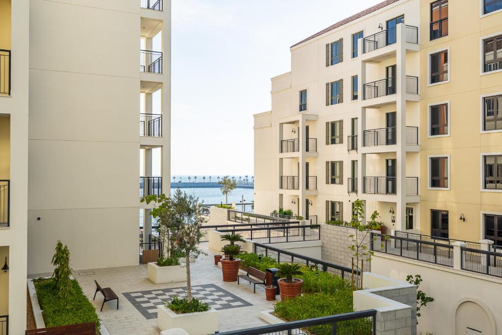 هتل آپارتمنت ویت پارتیا سی ویو این لا مر - Apartment with Partial Sea View in La Mer