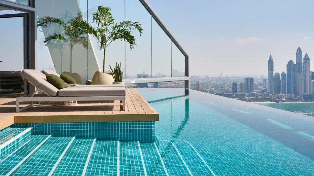 هتل الهیگ پالم جمیرا تالست روف تاپ پول - LHG PALM JUMEIRAH Tallest RoofTop Pool