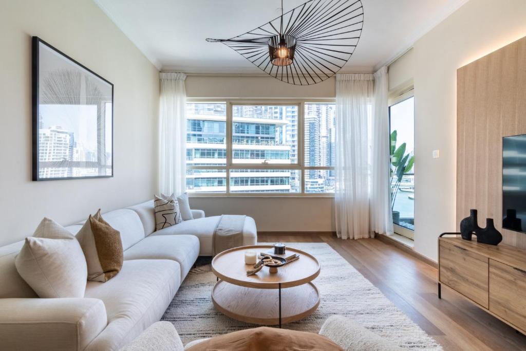 هتل لاکژریوس استایل 2 بی آر این دبی مارینا و یات ویو - Luxurious Style 2BR in Dubai Marina w/ Yacht View