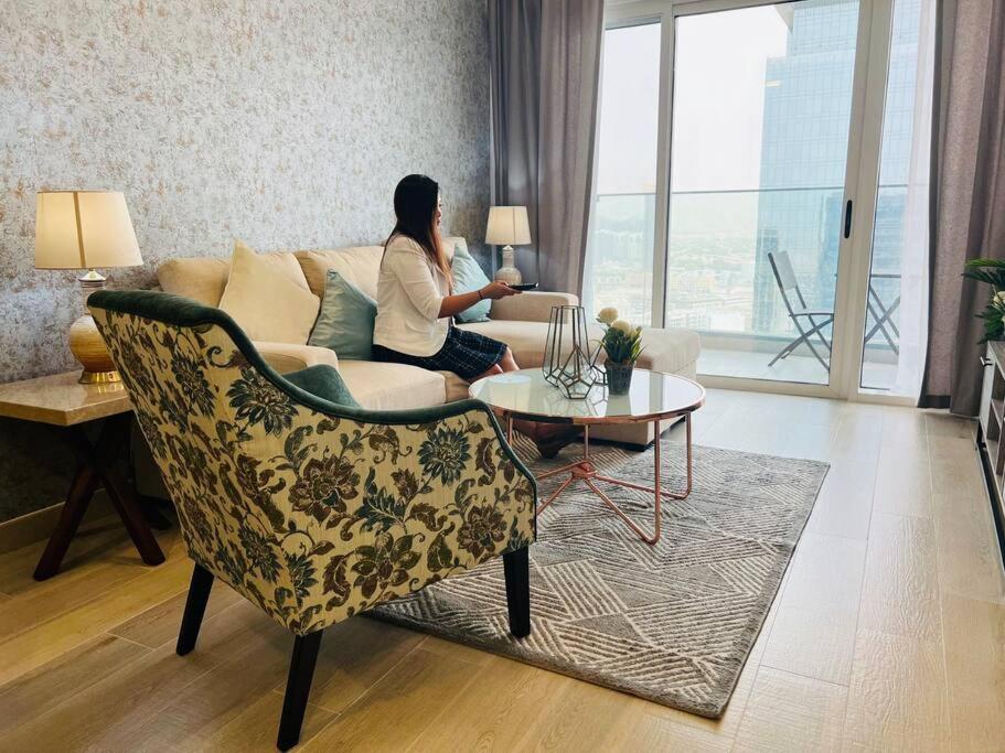 هتل لاولی 1 بی آر ویکیشن هوم اینفرانت آف فایو جی وی سی - Lovely 1BR Vacation Home infront of Five JVC