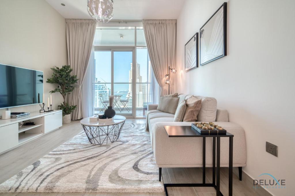 هتل پِلزنت 1 بی آر این استودیو وان دبی مارینا بای دِلَکس هالیدِی هُمز - Pleasant 1BR in Studio One Dubai Marina by Deluxe Holiday Homes