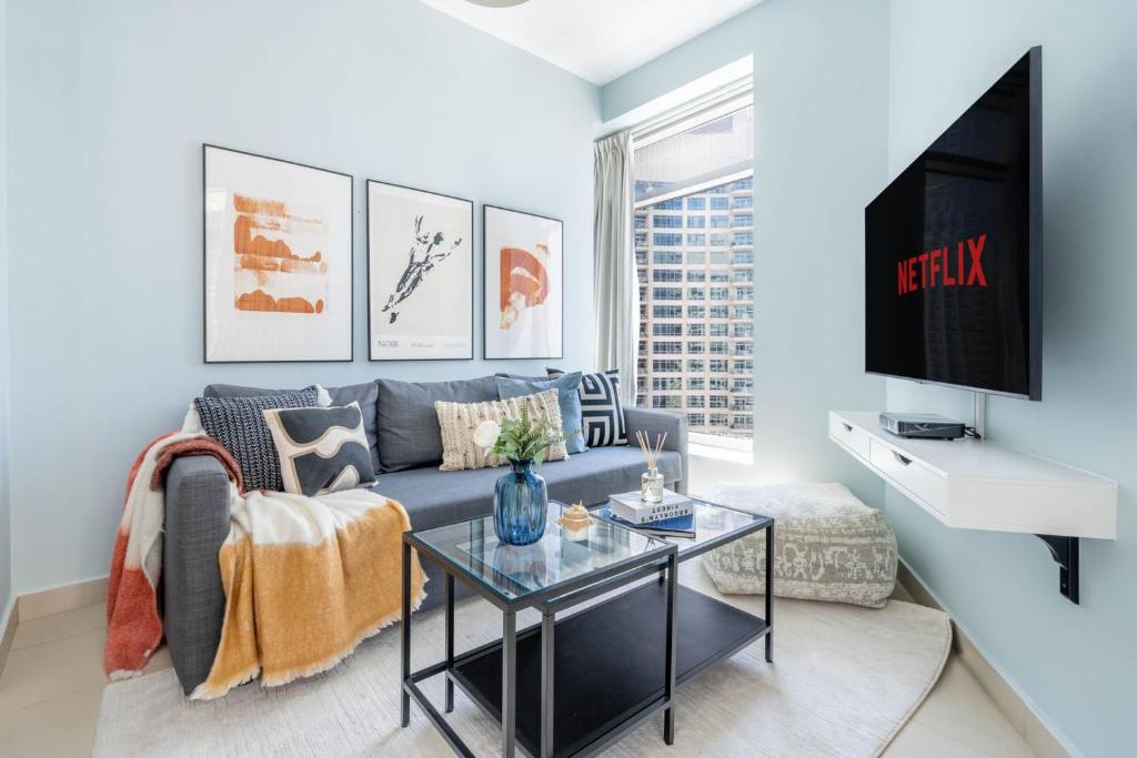 هتل گست ردی - گلیدمورس اینتریورز ویت مارینا ویوز - GuestReady - Glamorous Interiors with Marina views