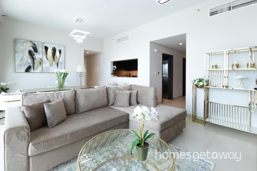 هتل هومزگت اوی-لاولی 3بی آر+میدز روم این داون تاون ویوز - HomesGetaway-Lovely 3BR+Maids Room in Downtown Views