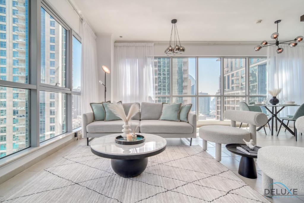 هتل گلمرس 1بی‌آر اَت رزییدنسز 5 داون‌تاون دبی بای دلاکس هالی‌دی هومز - Glamorous 1BR at Residences 5 Downtown Dubai by Deluxe Holiday Homes