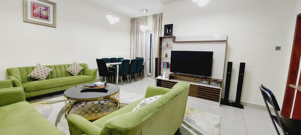 هتل فمیلی استیکیشن الونگ مارینا - Family Staycation along Marina