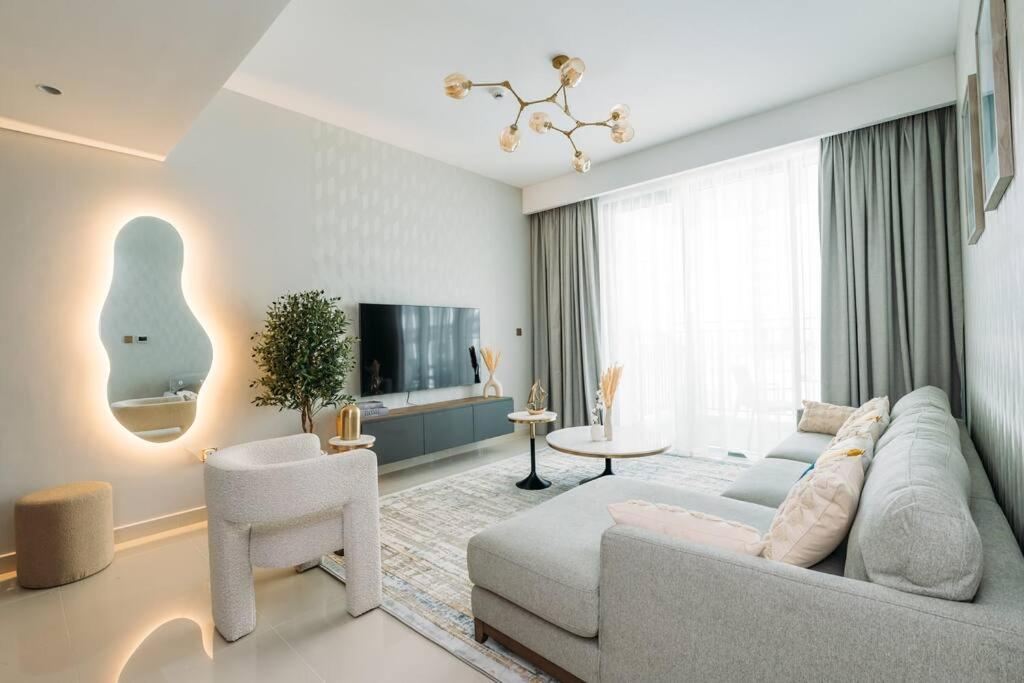 هتل لاکژریس استی دبی کریک بالکنی اند ویو - Luxurious stay Dubai Creek Balcony & View