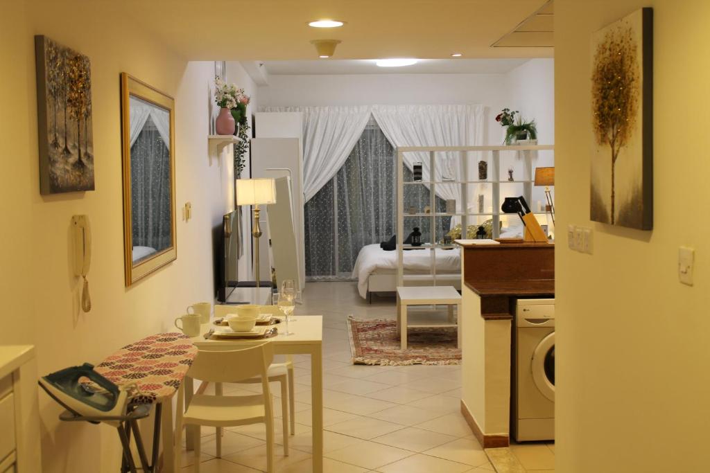 هتل اسپیشس استودیو آپارتمان این دبی مارینا کلوز تو مترو اند بیچ - Spacious studio apartment in Dubai Marina close to metro and beach