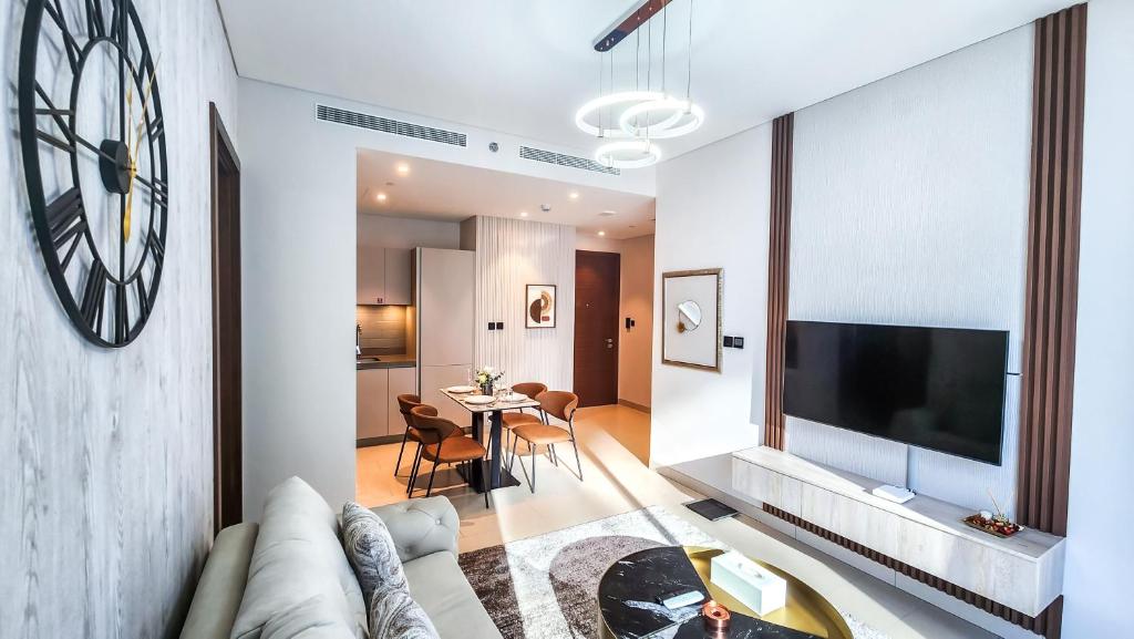 هتل استی بای لاتی نم 2 بی آر هالیدِی هوم سی وی آر بی 1808 نیئر برج خلیفه - STAY BY LATINEM 2BR Holiday Home CVR B1808 near Burj Khalifa