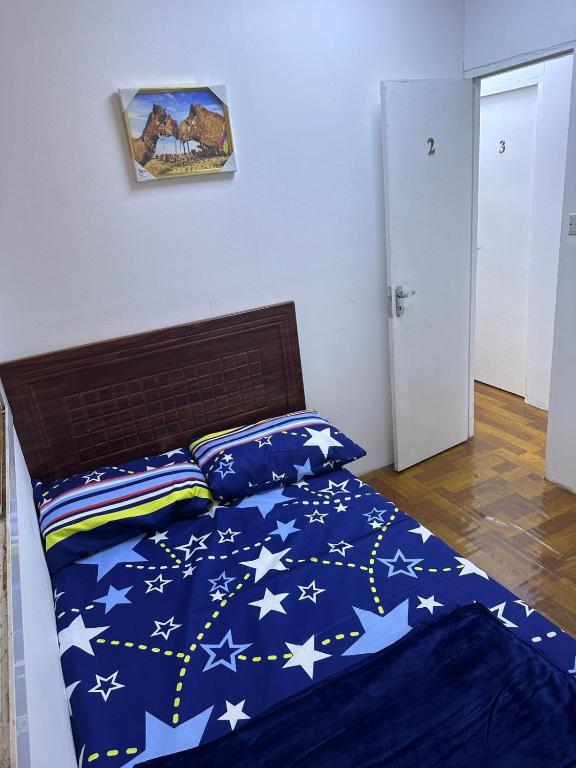 هتل دیستنت هالیدی هومز اند هاستلز نییر برجومان مترو استیشن Decent Holiday Homes & Hostels near Burjuman Metro Station