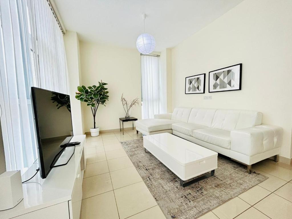 هتل اسپیوشس 2بی‌آر ویت سنترال لوکیشن ات استندپوینت تاور - Spacious 2BR with Central Location at Standpoint Tower