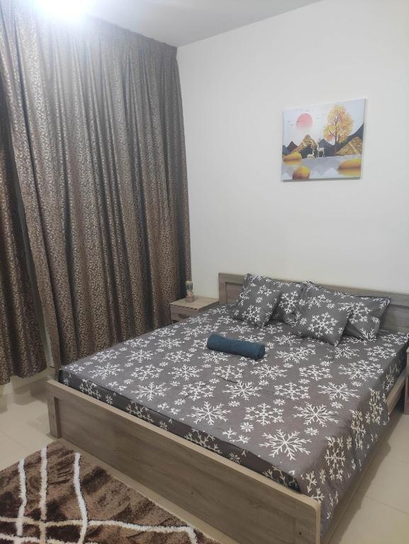 هتل کوزی اند بیوتیفول مستر بد رُوم این شُرد آپارتمنت Cozy & Beautiful Master Bedroom in Shared Apartment